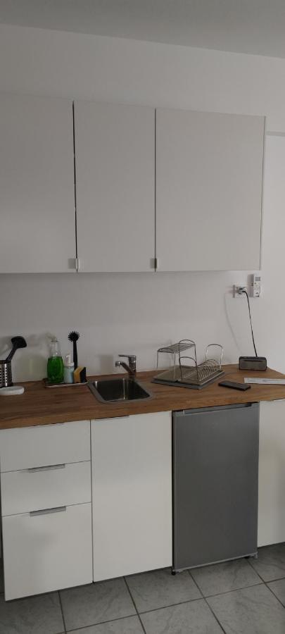 Studio Ena Neoi Epivatai Exteriör bild