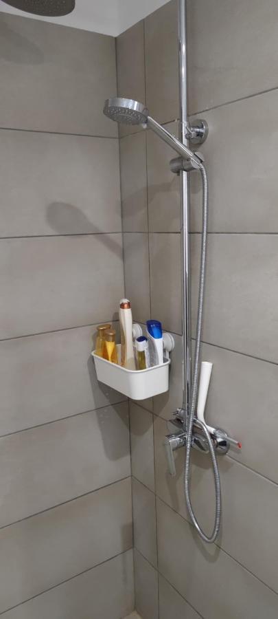 Studio Ena Neoi Epivatai Exteriör bild